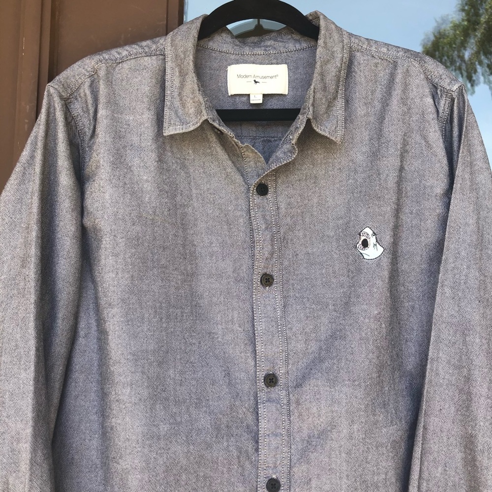 Modern Amusement Shark Shirt L